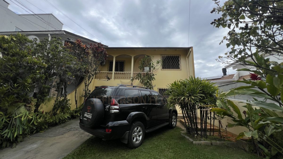 Seu lar em Canto Grande, Casa a poucos metros do Mar 