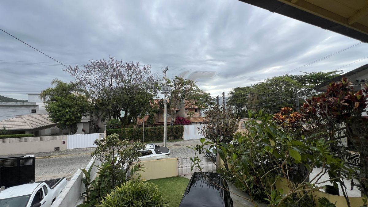 Seu lar em Canto Grande, Casa a poucos metros do Mar 