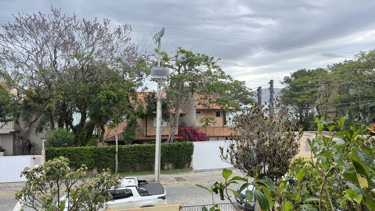 Seu lar em Canto Grande, Casa a poucos metros do Mar 