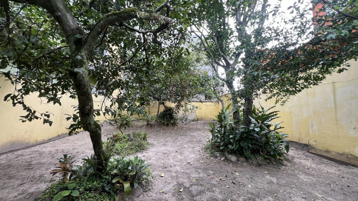 Seu lar em Canto Grande, Casa a poucos metros do Mar 