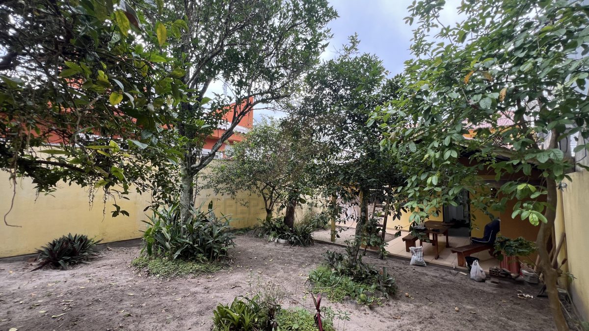 Seu lar em Canto Grande, Casa a poucos metros do Mar 