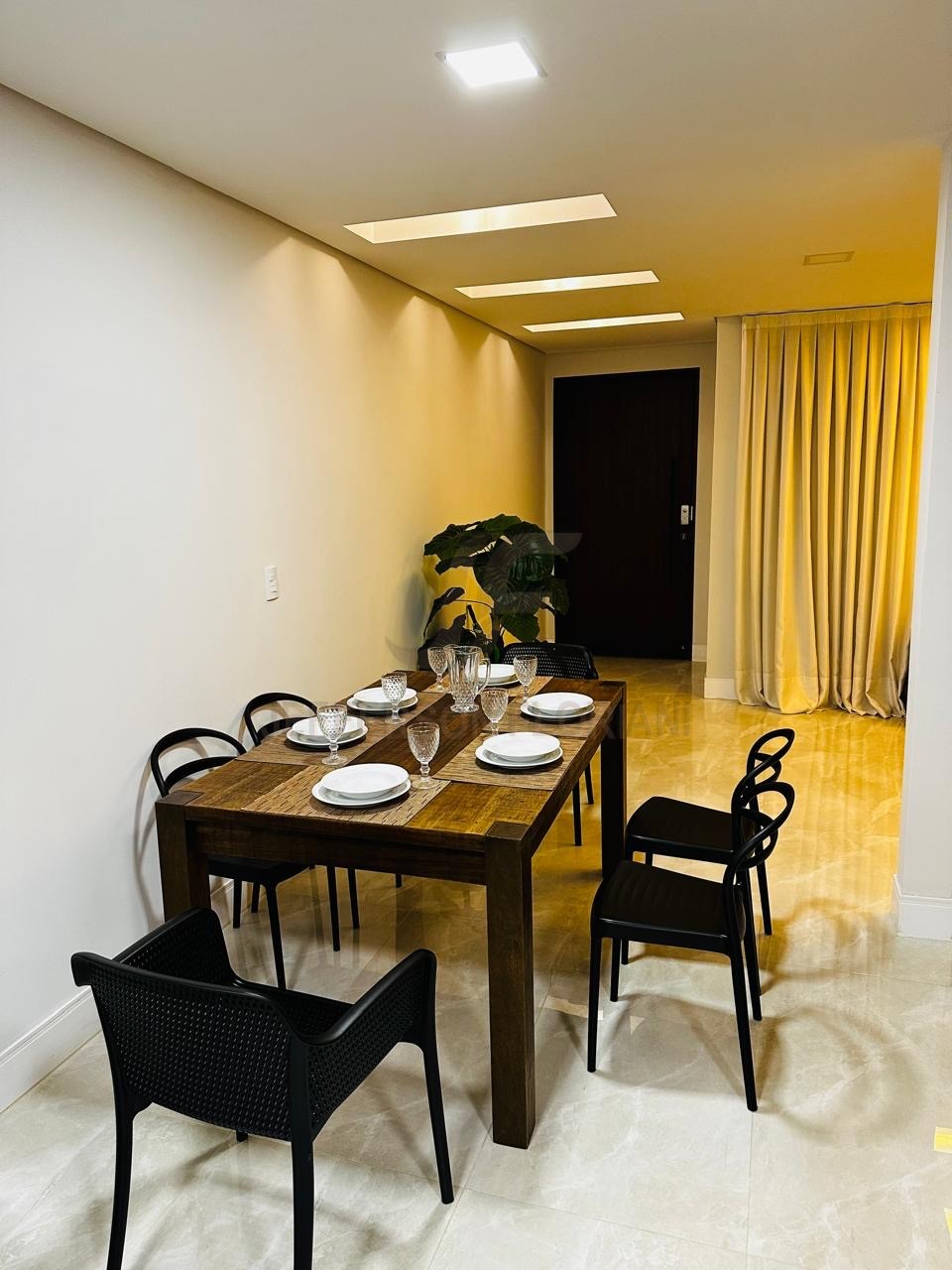 Sobrado Duplex 3 Suítes a 100 Metros do Mar