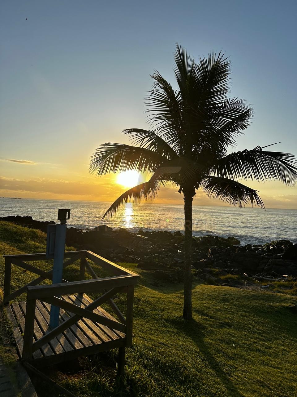 Sobrado Duplex 3 Suítes a 100 Metros do Mar