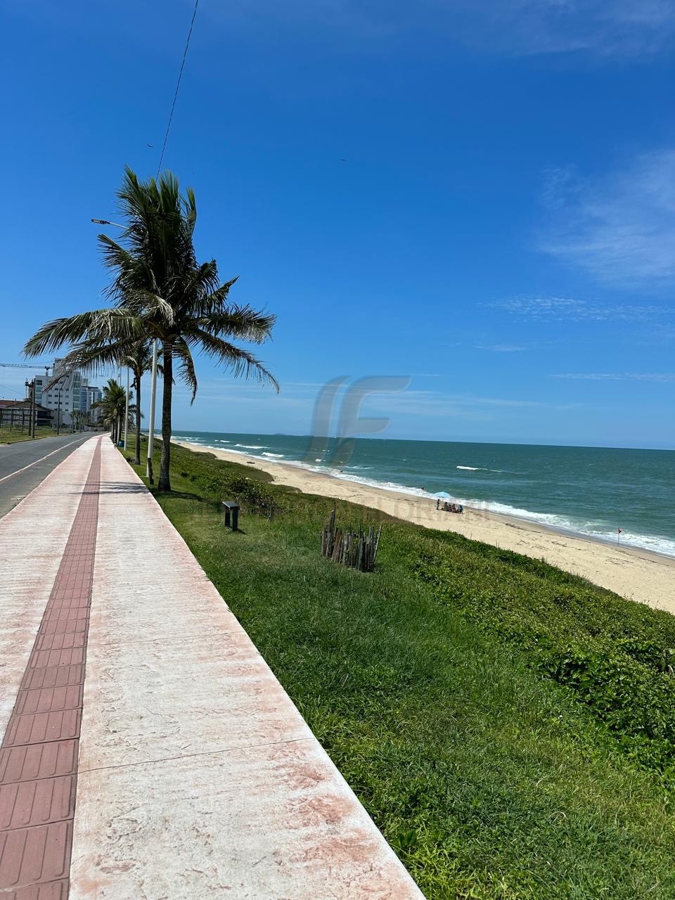 Sobrado Duplex 3 Suítes a 100 Metros do Mar