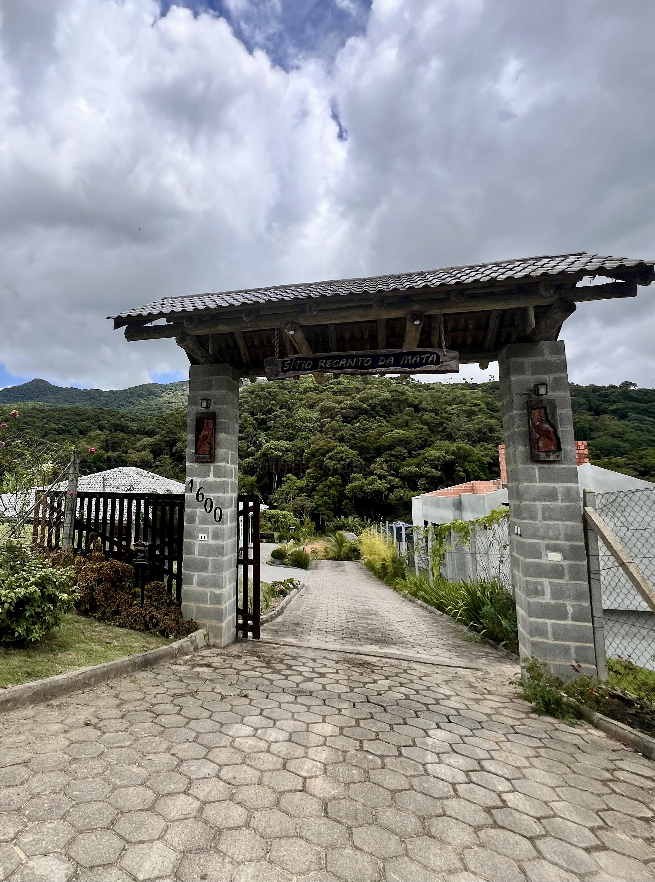 Paraíso a Venda com 2 Casas Novas, Riacho e Lagoa
