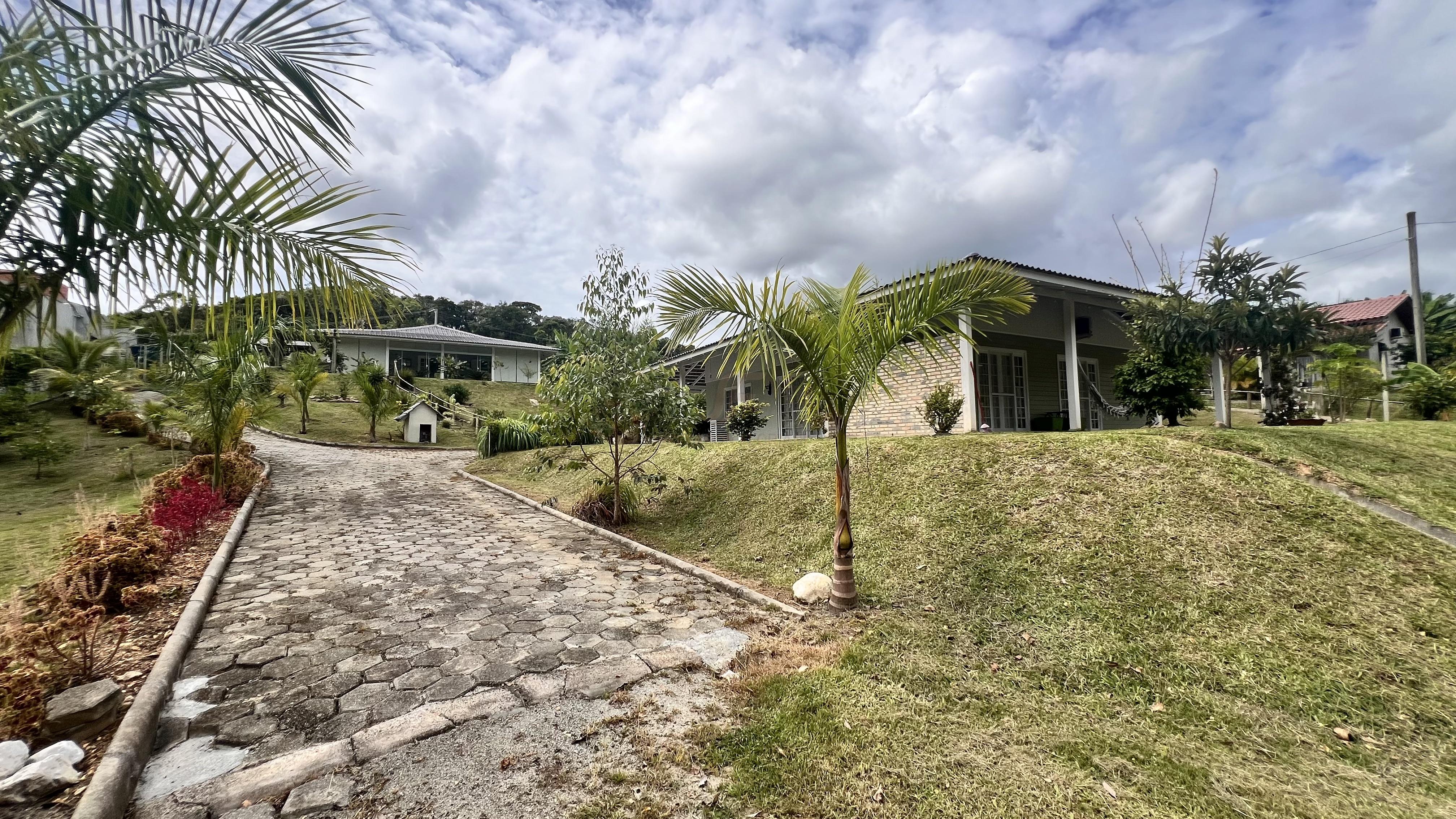 Paraíso a Venda com 2 Casas Novas, Riacho e Lagoa