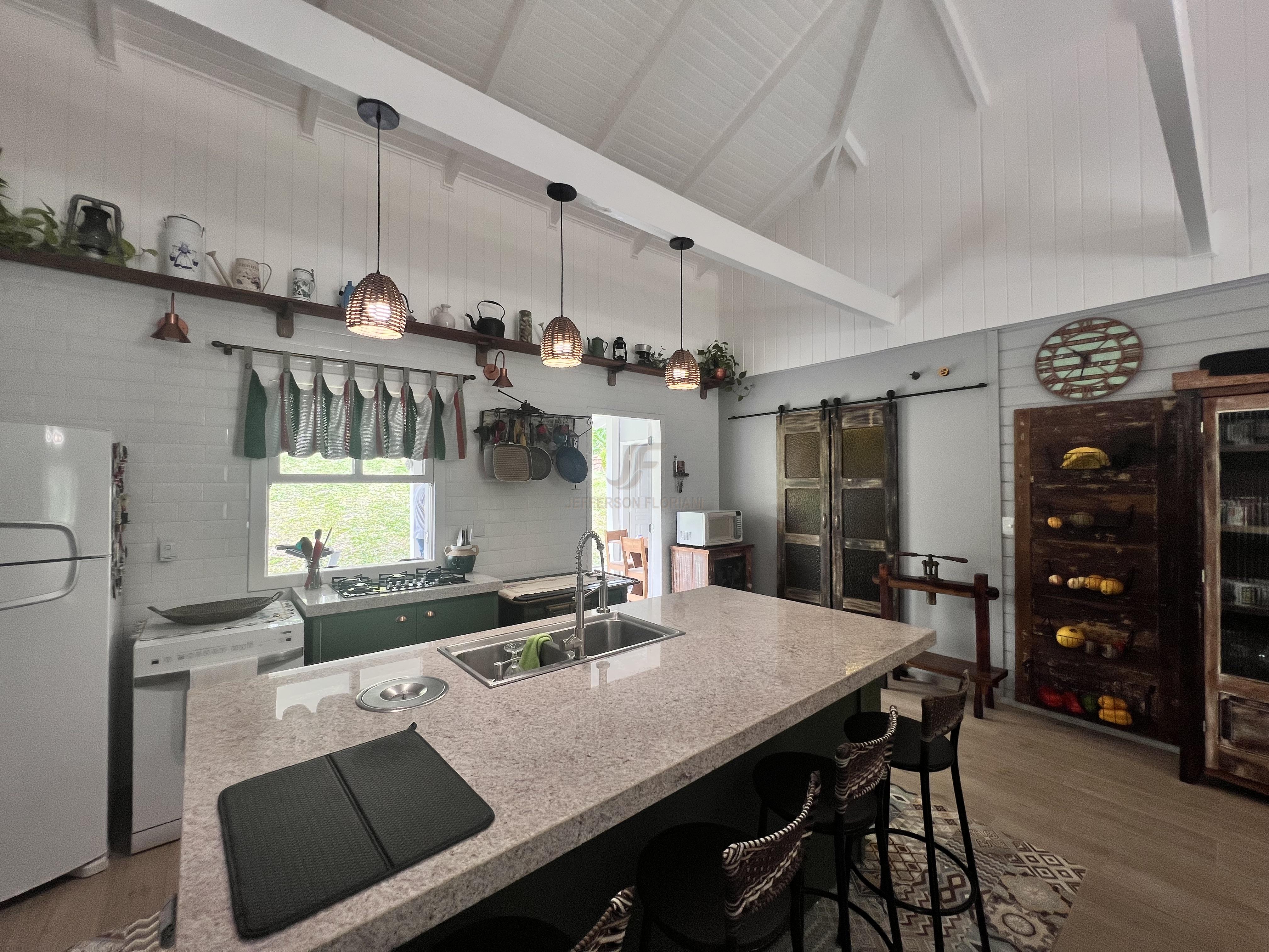 Paraíso a Venda com 2 Casas Novas, Riacho e Lagoa