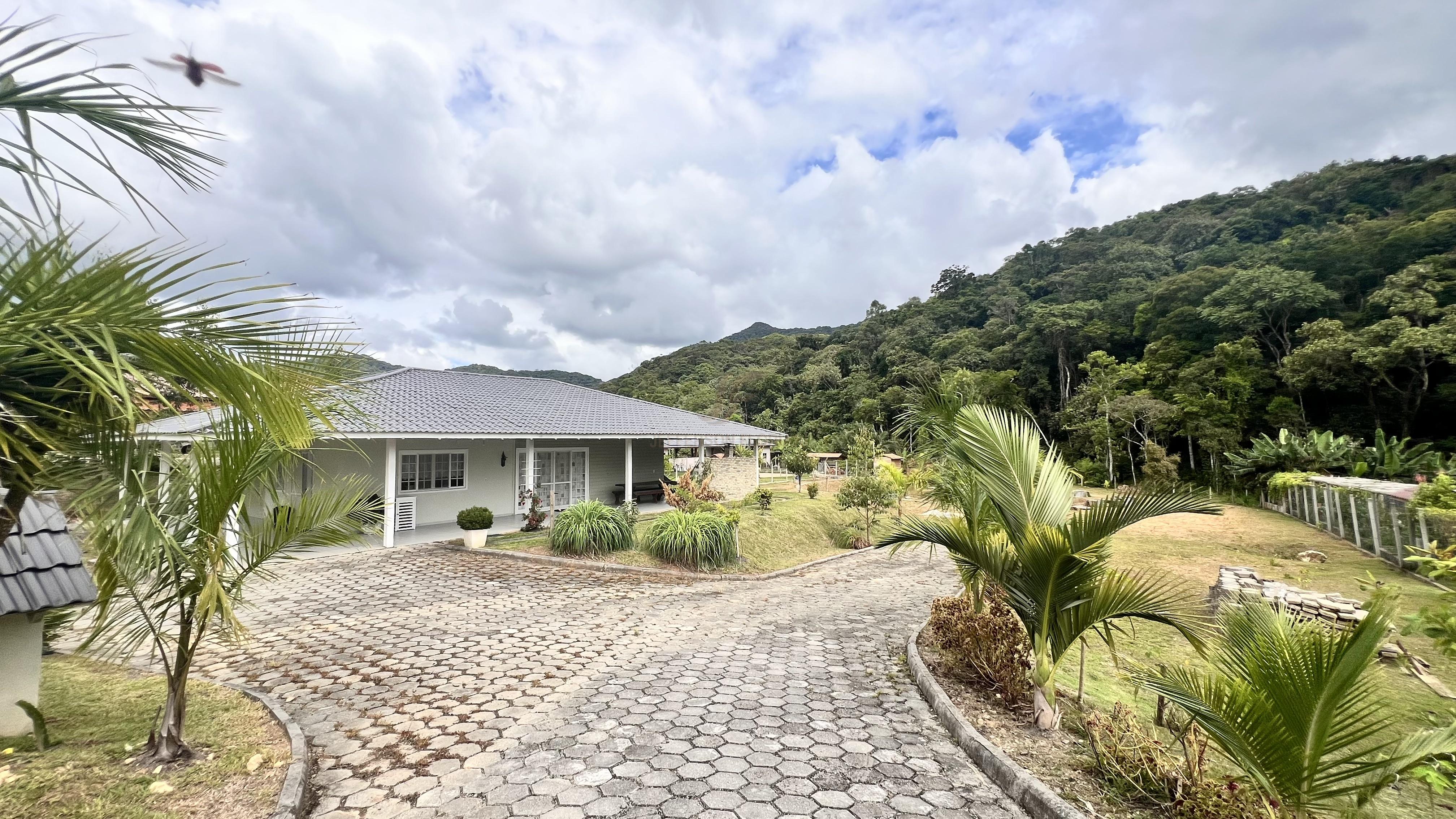 Paraíso a Venda com 2 Casas Novas, Riacho e Lagoa